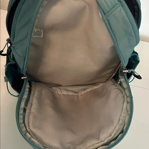 The North Face Borealis Backpack - Picture 9 of 12